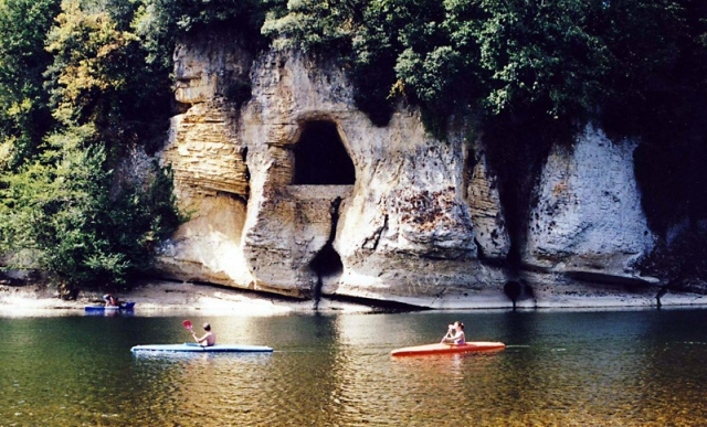  租用皮划艇在多尔多涅河上待几天